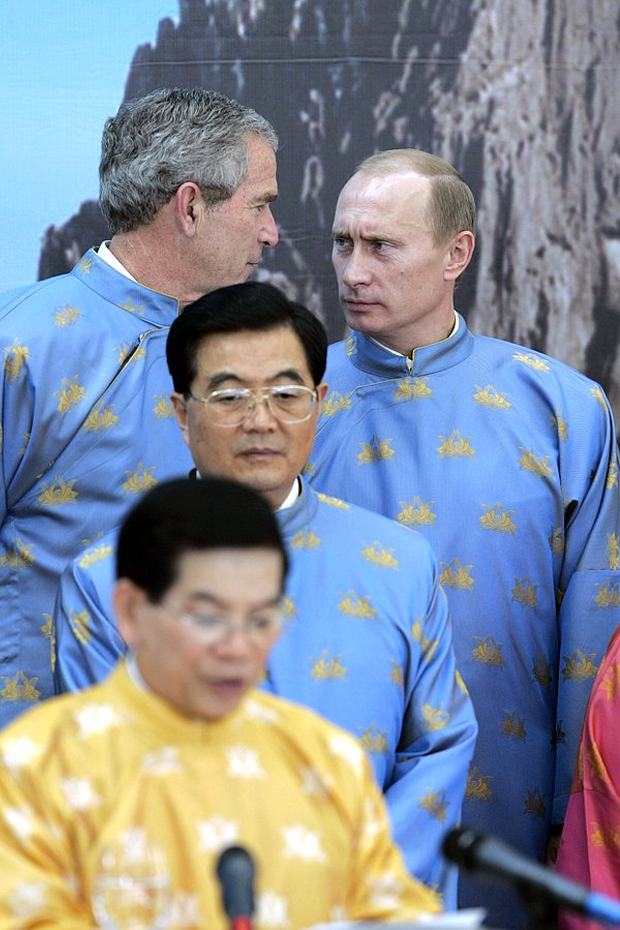 У Росії показали архівні фото Путіна