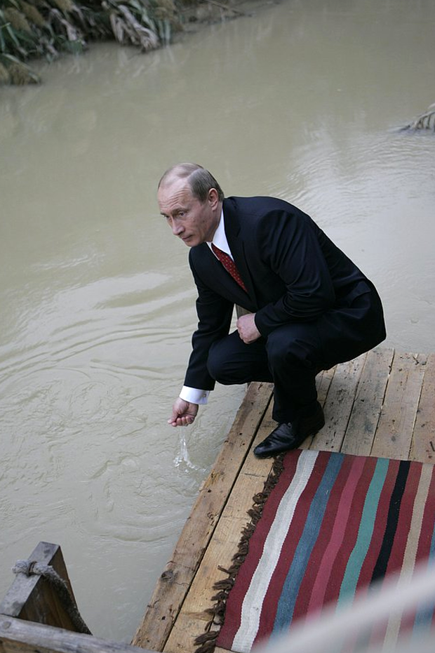 В России показали архивные фото Путина