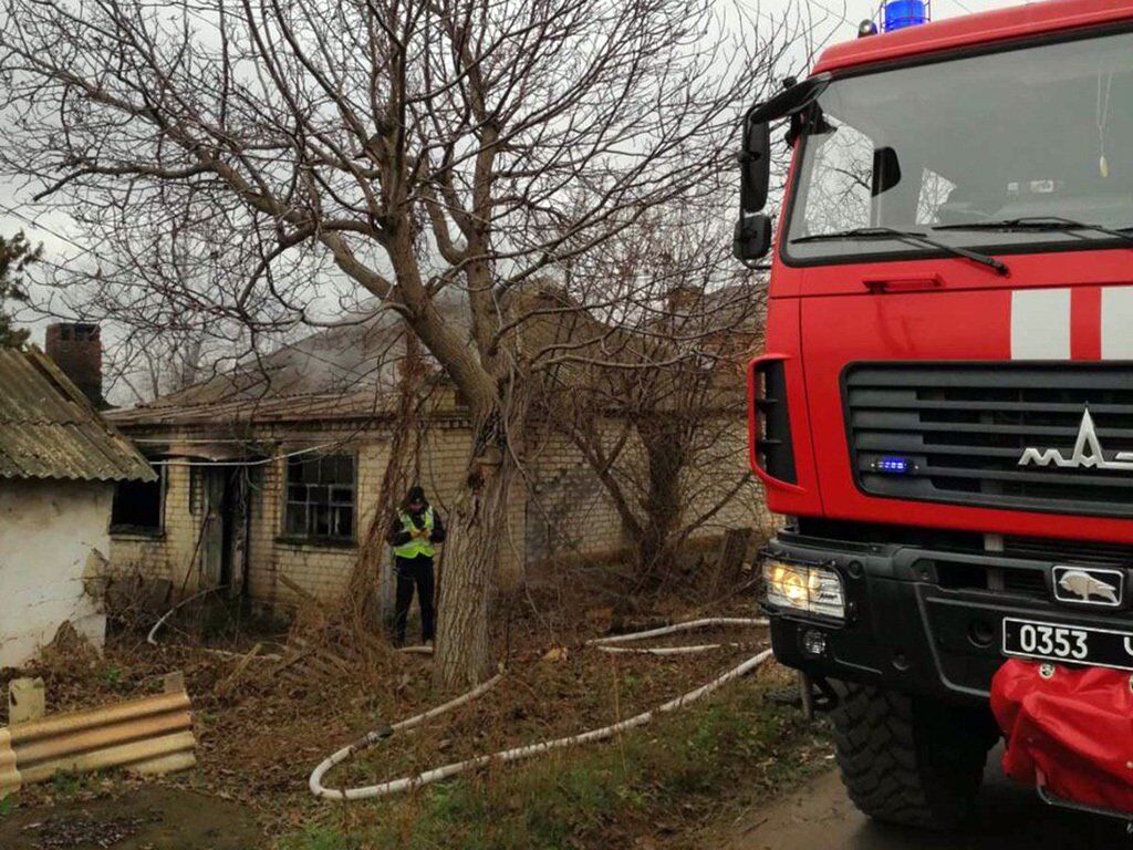 У Кривому Розі пожежники винесли з палаючого будинку чоловіка
