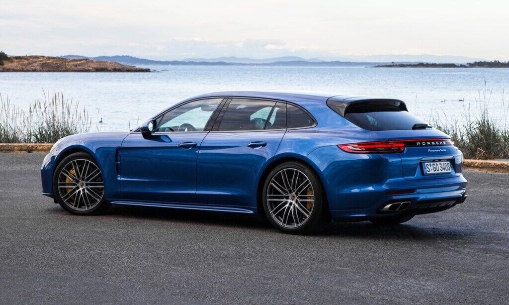 Необычный универсал Panamera Sport Turismo получил динамичный силуэт