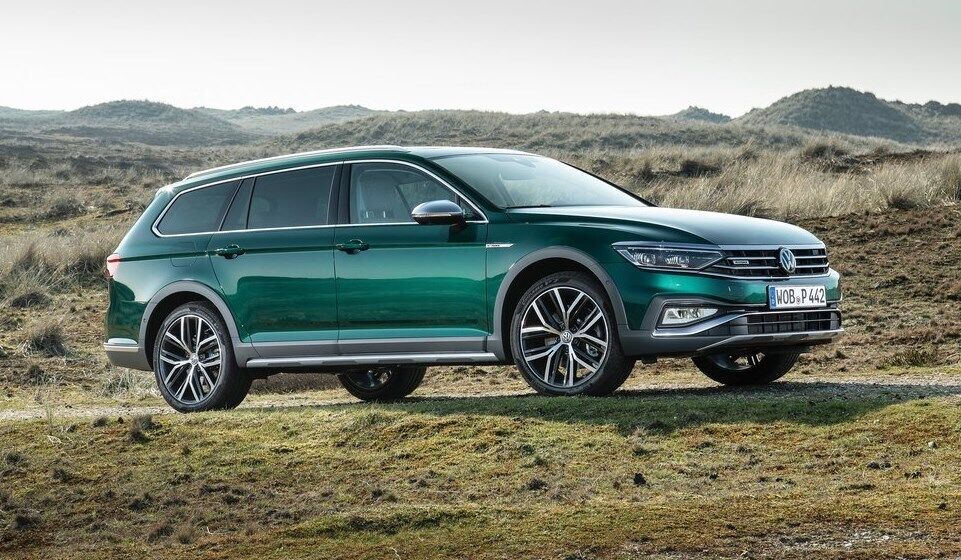 У родственного VW Passat есть внедорожная модификация Alltrack