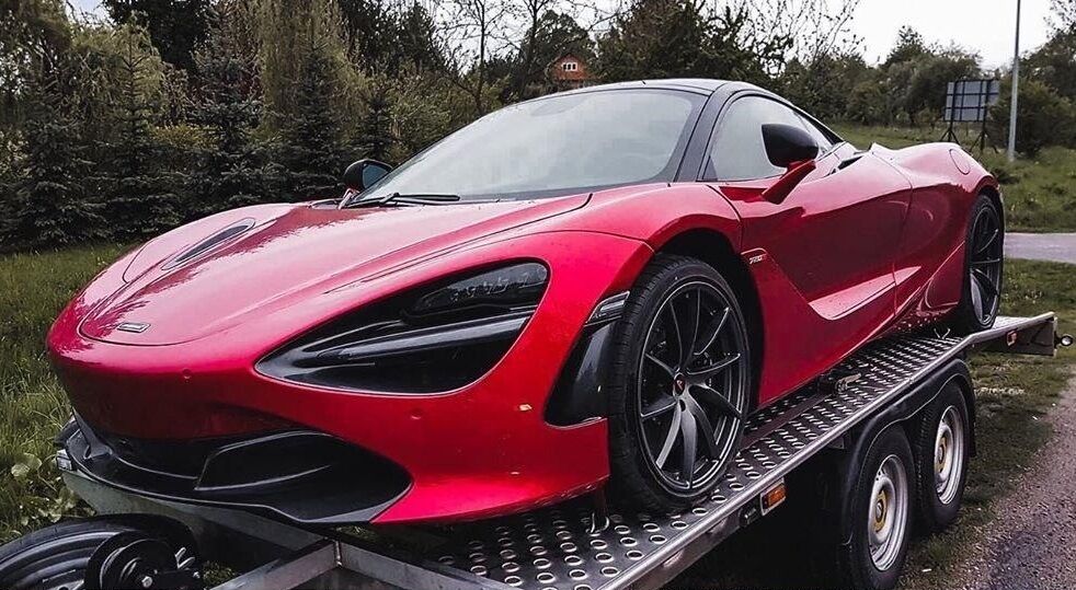 Замеченный в Польше McLaren 720 на украинских номерах