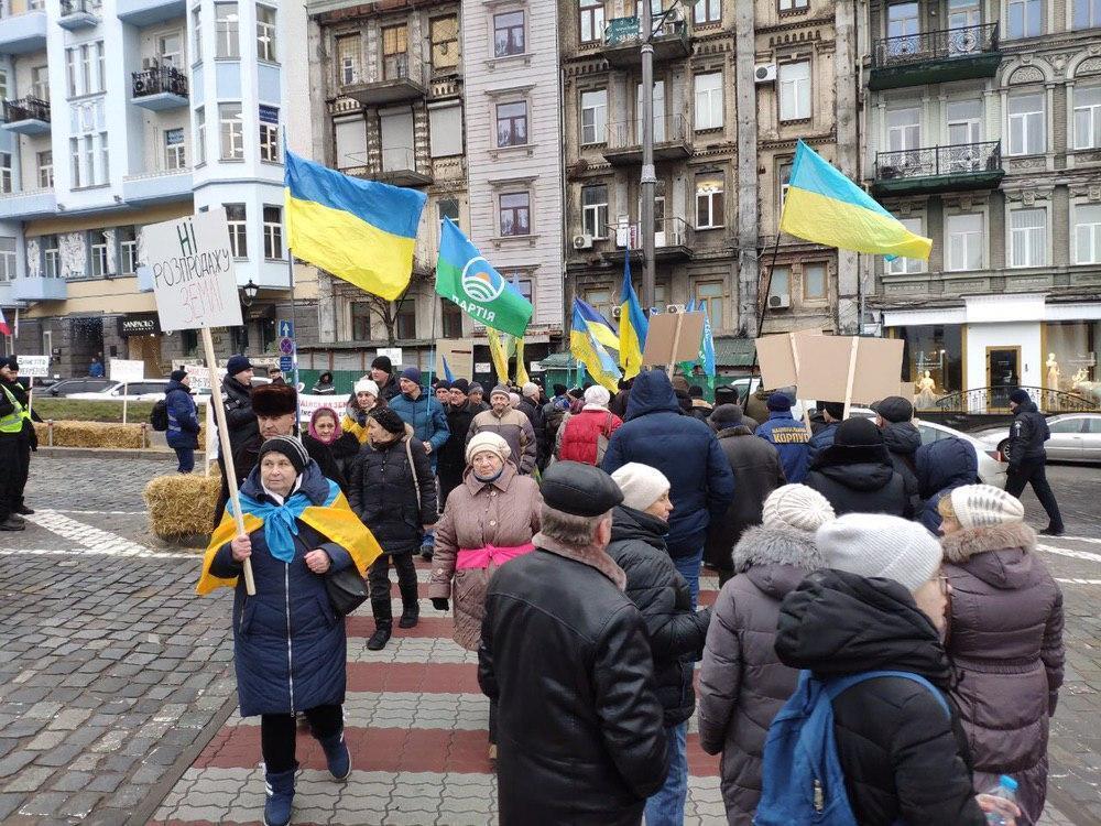 Протестувальники перекрили центр Києва