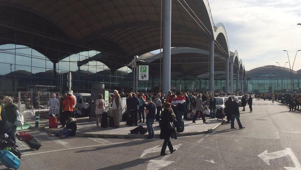В Іспанії спалахнула потужна пожежа в аеропорту