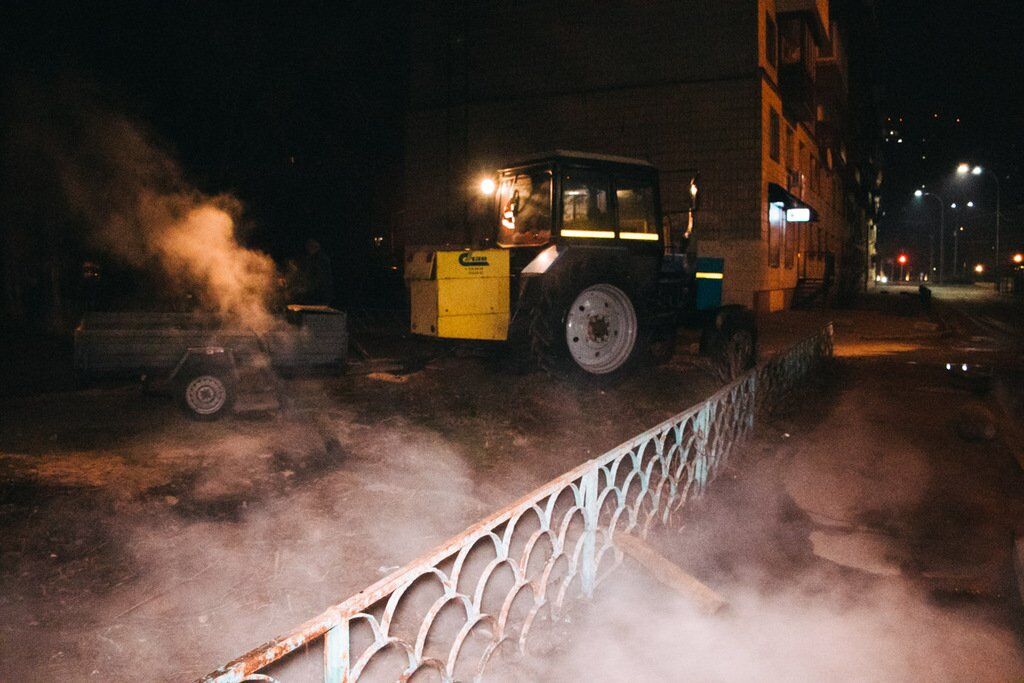 В Киеве прорвало еще одну трубу: кипяток залил всю улицу