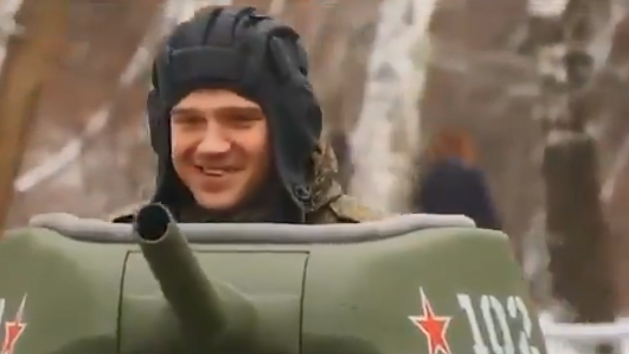 У Москві поставили атракціон з танками для дітей