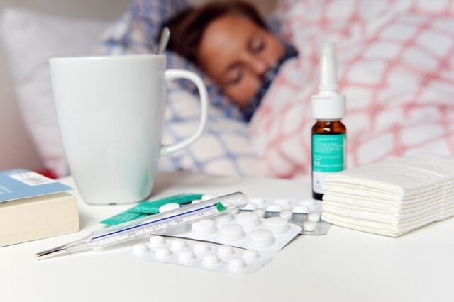 При гриппе и простуде важно соблюдать усиленный питьевой режим