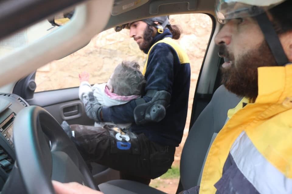 Рятувальники дістали дитину з-під уламків будинку