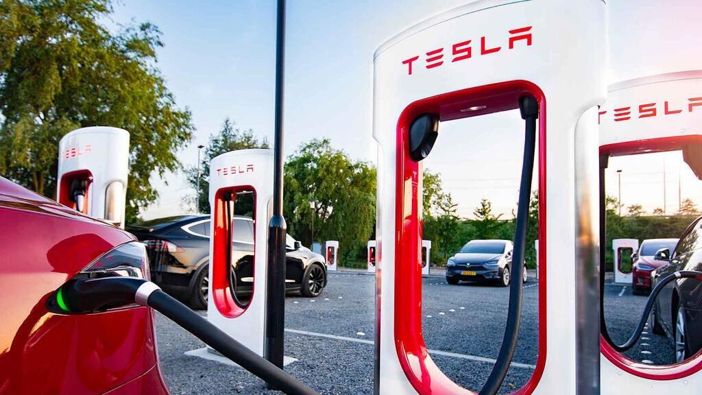 Tesla Model 3 и Tesla Supercharger