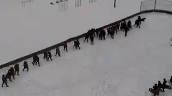Школьников в России учили разгонять митинги