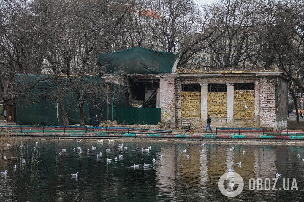 Зима не поспішає в Одесу: фоторепортаж з найстарішого міського парку
