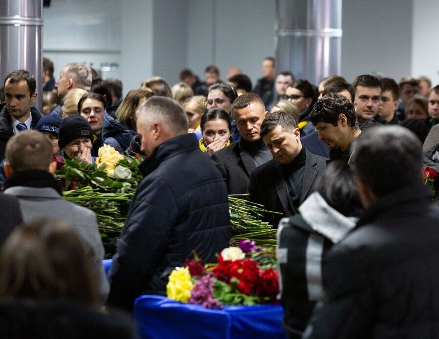 Последний рейс: в Украину вернулись ангелы самолета МАУ. Все детали, фото и видео