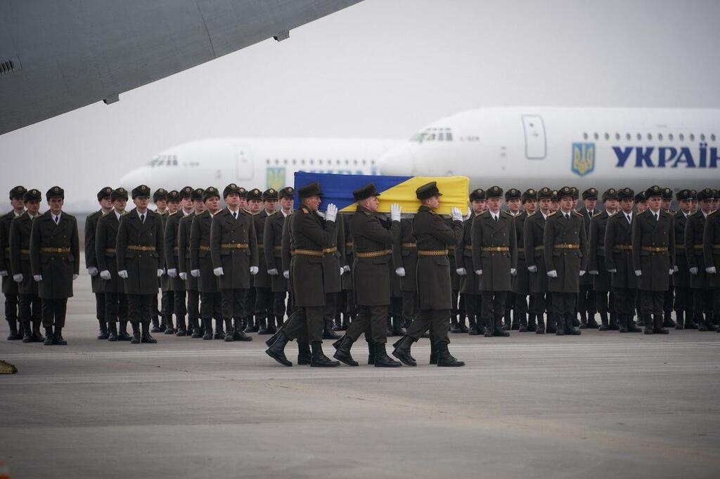 Погибших украинцев привезли в "Борисполь"