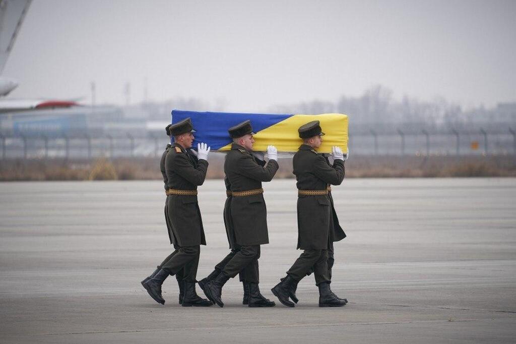 Борт с жертвами катастрофы самолета МАУ в "Борисполе"