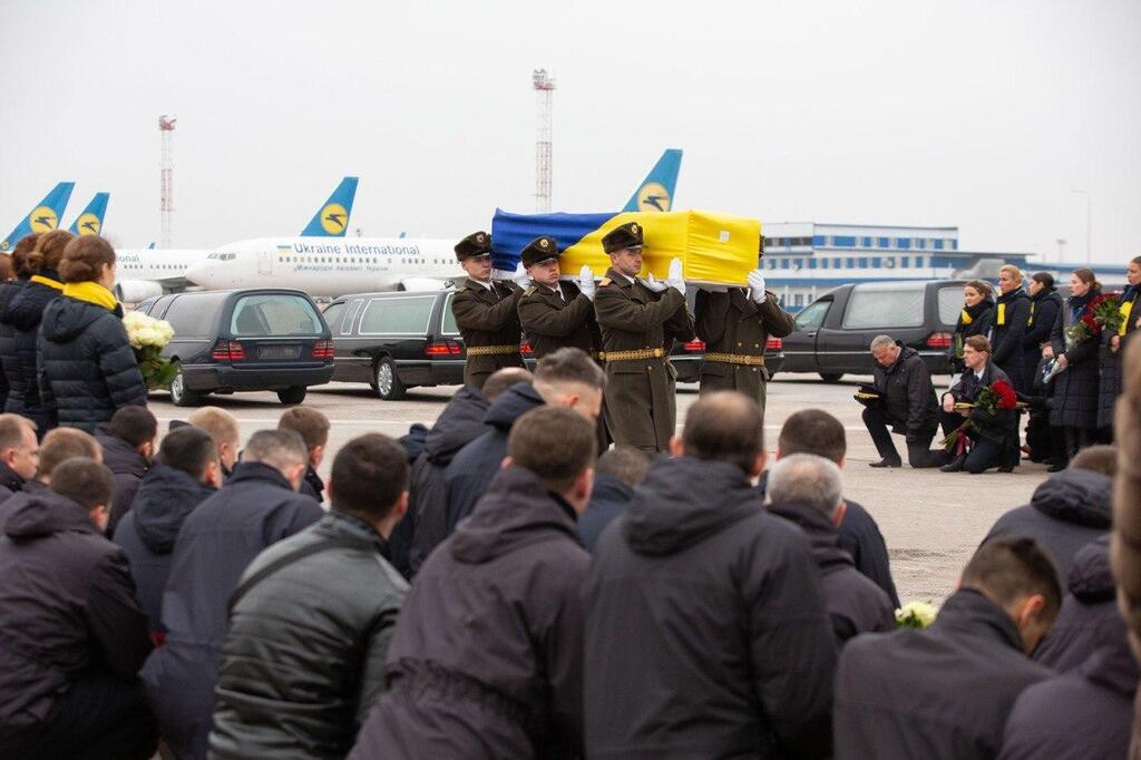 Останній рейс: в Україну повернулися ангели літака МАУ. Всі деталі, фото і відео