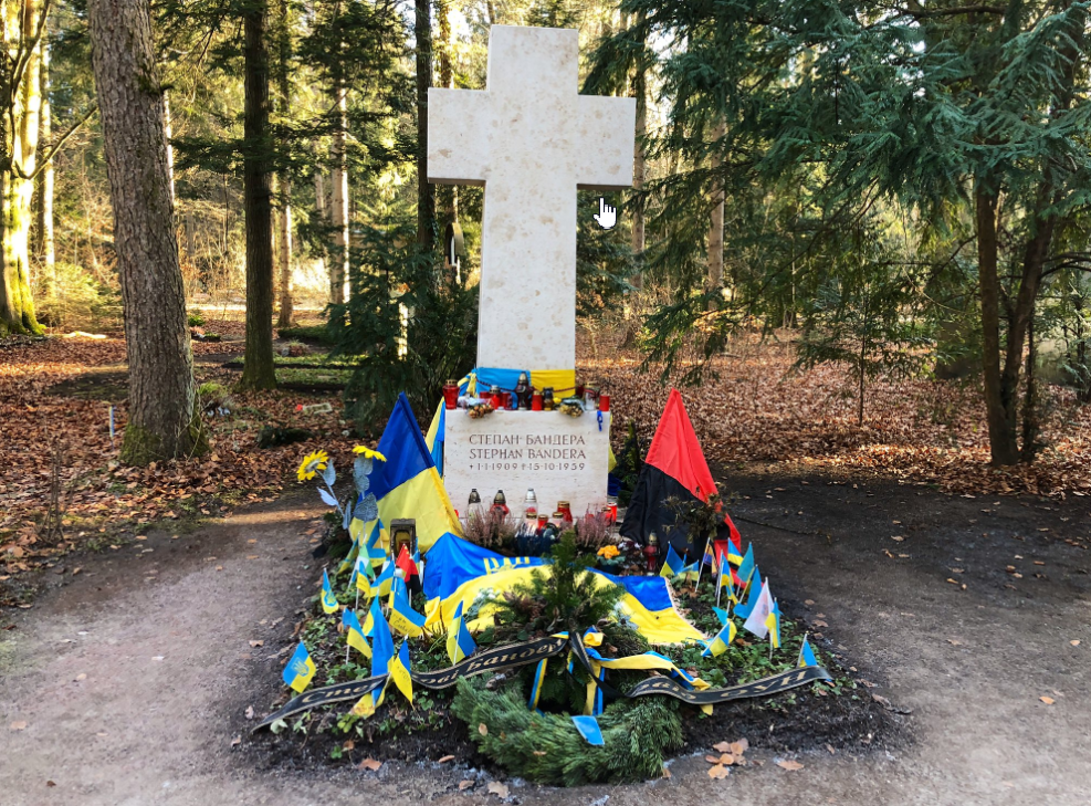 Українці залишили послання на могилі Бандери у Мюнхені: фото