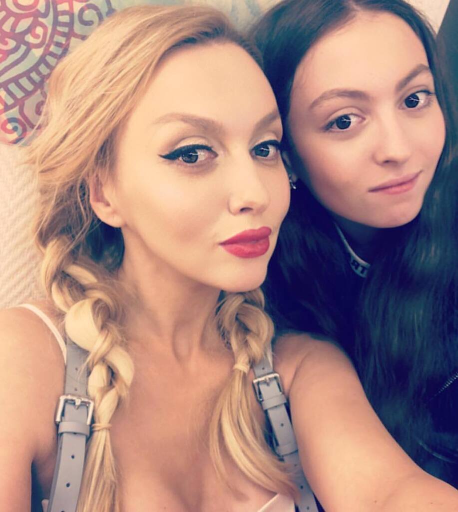 Оля Полякова с дочкой Машей