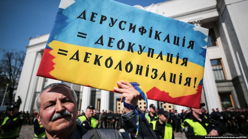 "Идите к черту, у нас людей убивают!" Украинский писатель жестко высказался о языковом законе