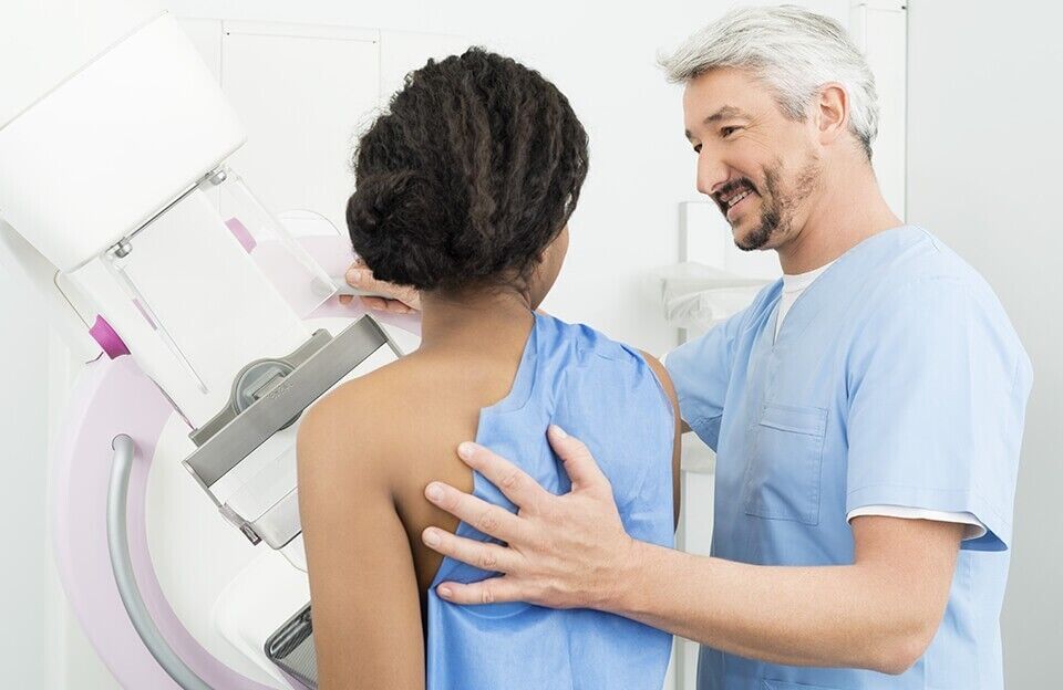 Жінкам старше 40 років рекомендується проходити мамографію щорічно