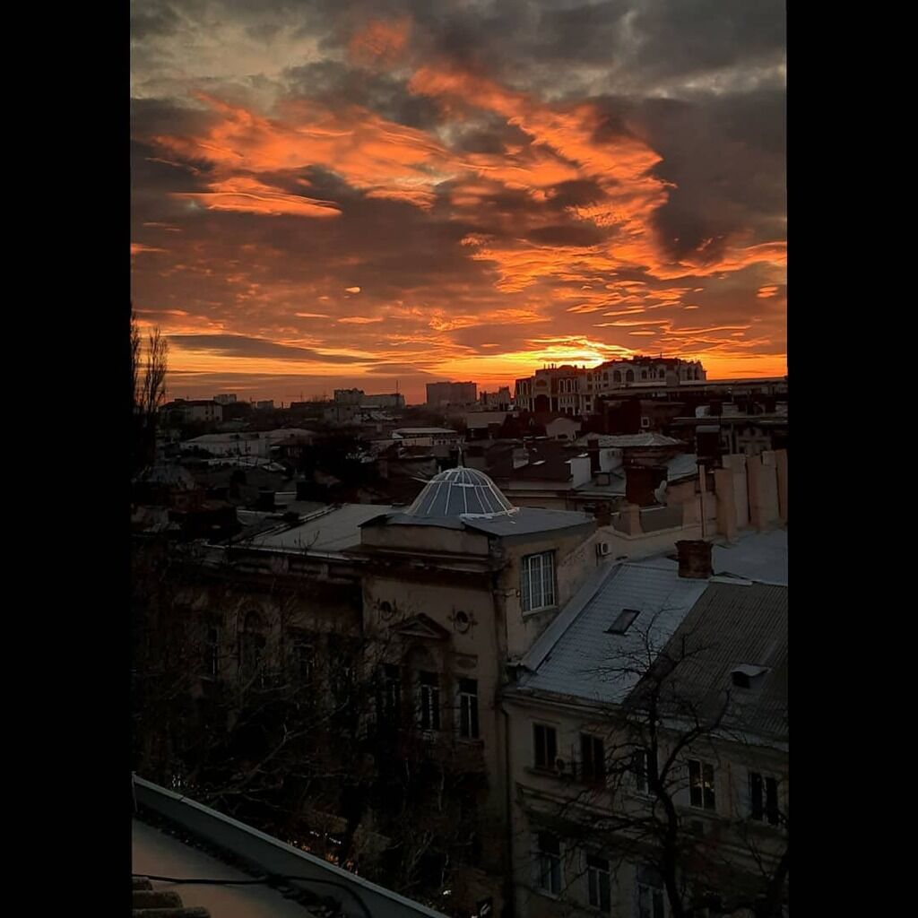 Сеть покорили фото фантастического заката в Одессе