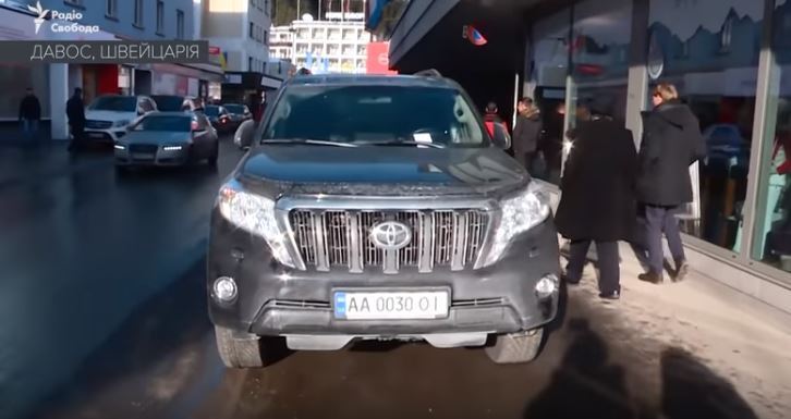 Украинец отличился парковкой в Давосе