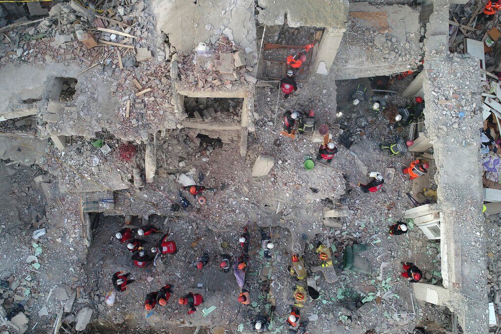 В Турции землетрясение унесло жизни 35 человек