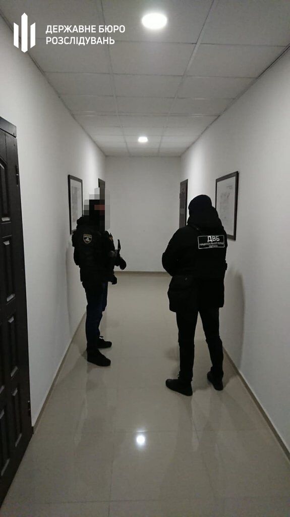 Детективи ГБР затримали поліцейських-перевертнів з Одеси