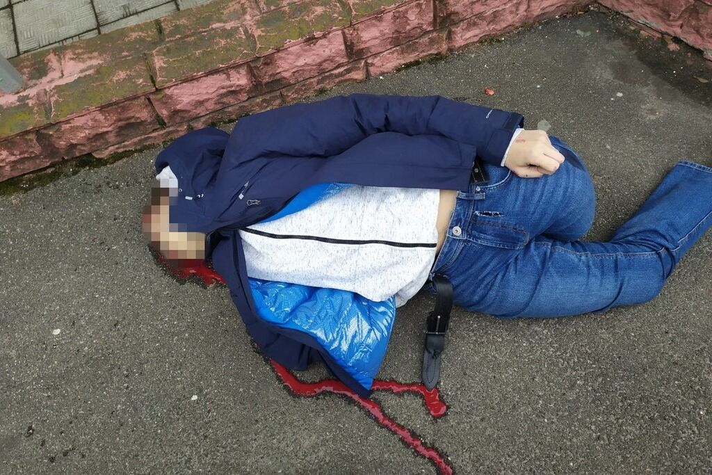У Києві з вікна 16-поверхівки випав чоловік