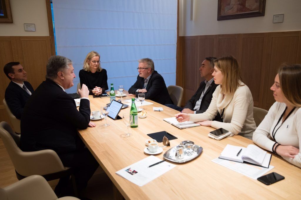 Порошенко встретился с депутатами Группы дружбы Украины в Брюсселе