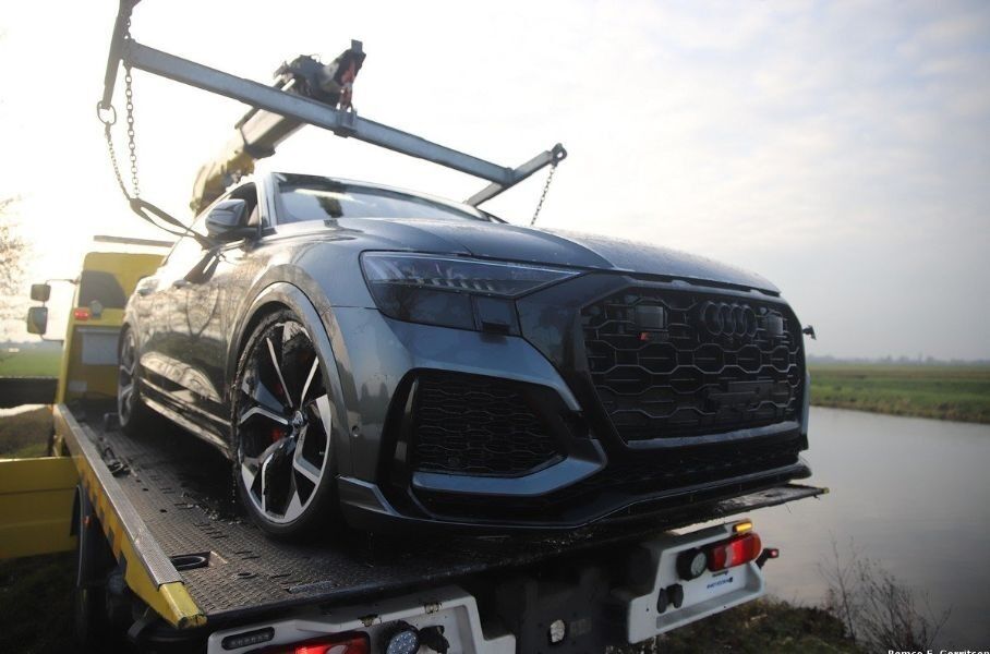 Утопленный Audi RS Q8