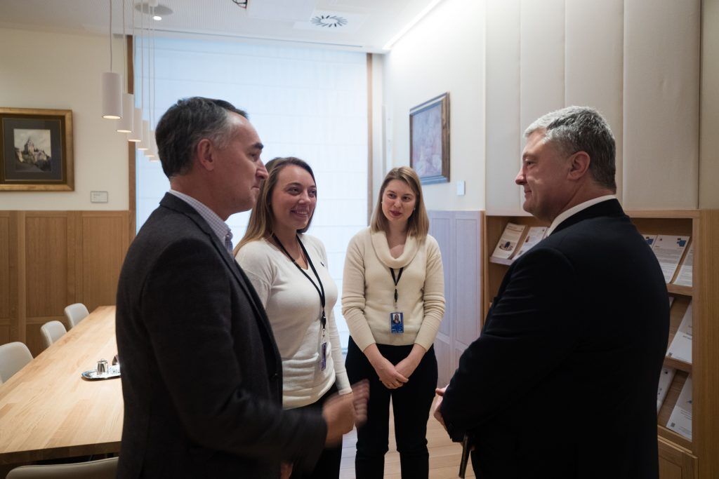 Порошенко зустрівся з депутатами Групи дружби України в Брюсселі