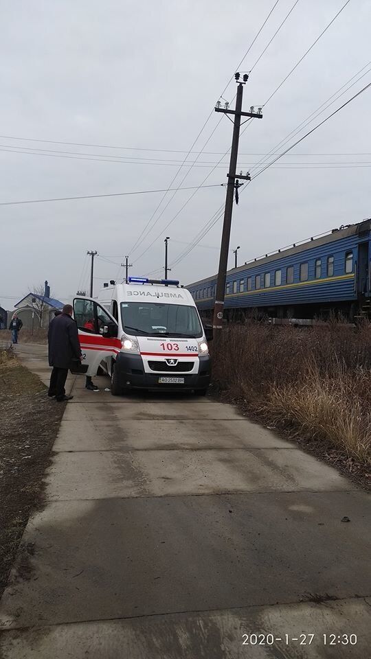 На Закарпатье поезд врезался в грузовик