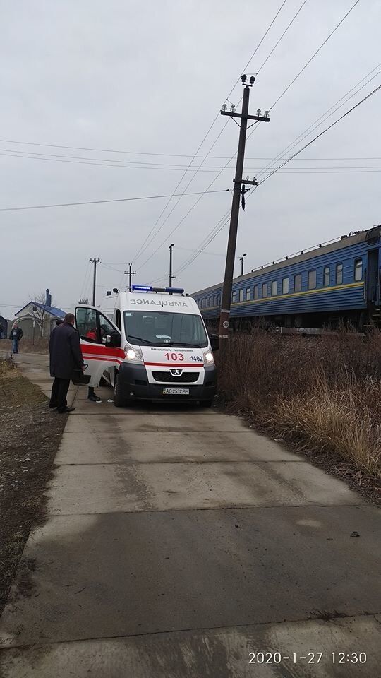 На Закарпатті потяг врізався у вантажівку