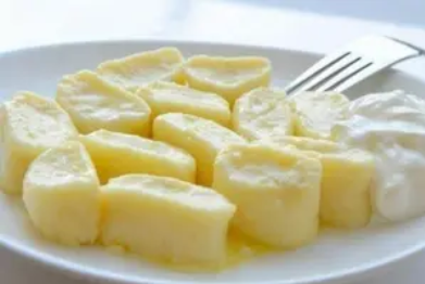 Найпростіший рецепт смачних вареників з сиром