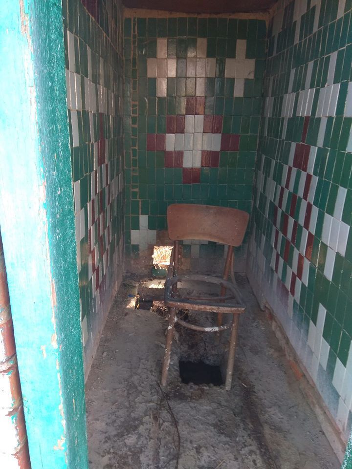 Туалет на территории больницы села Лука-Мелешковская