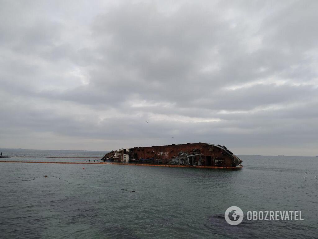 Танкер, який сів на мілину біля узбережжя Одеси в листопаді 2019 року