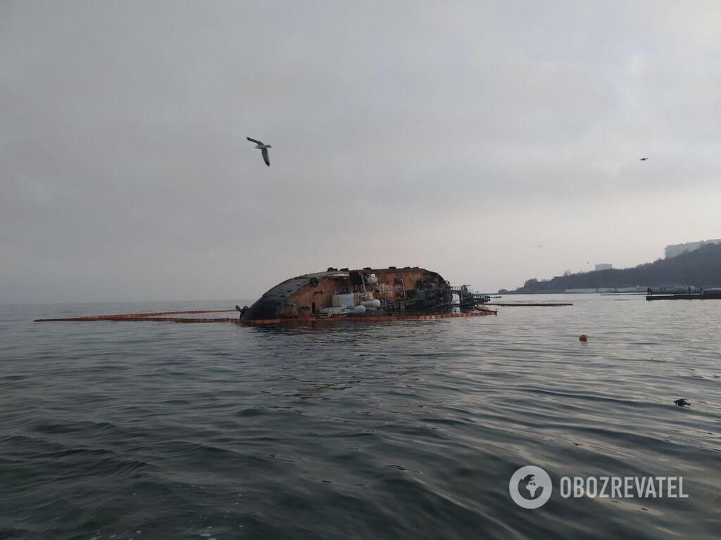 Танкер, севший на мель у побережья Одессы в ноябре 2019 года