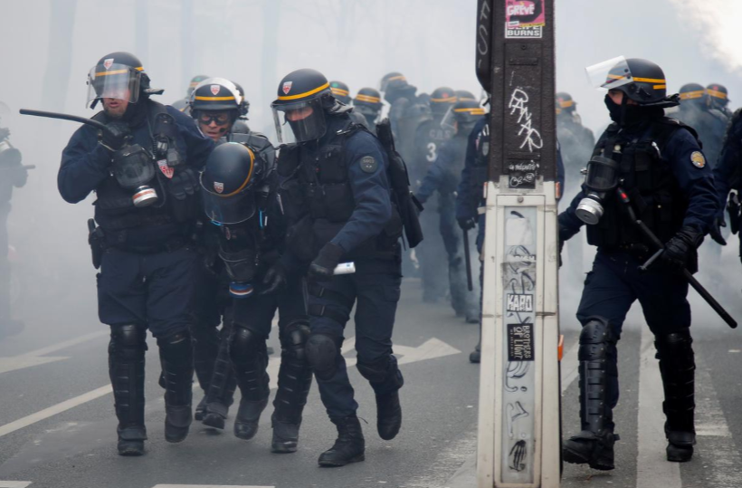 Во Франции пожарные подрались с полицией