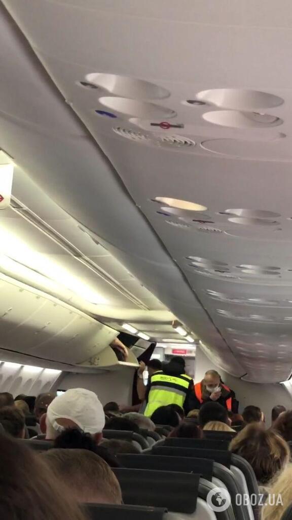 В Борисполе проверяют пассажиров самолета