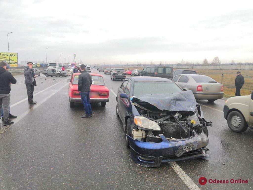 Пять авто попали в жесткое ДТП в Одессе