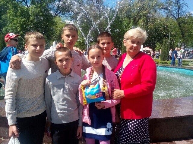 Стало відомо, скількох дітей допоміг усиновити Фонд Ріната Ахметова за 10 років