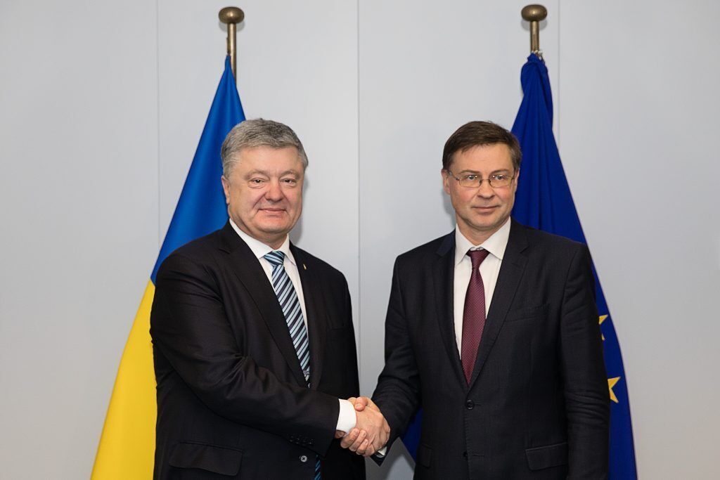 Порошенко встретился с вице-президентом Еврокомиссии Валдисом Домбровскисом