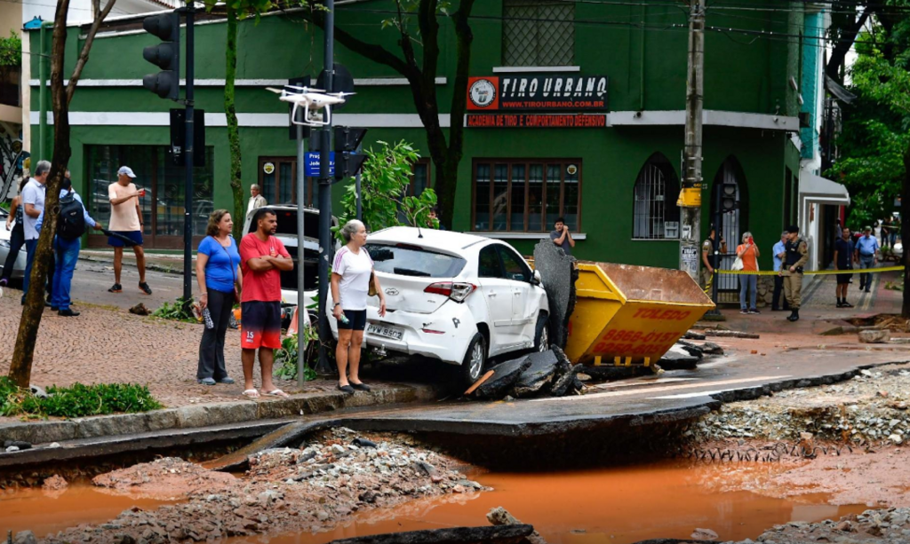 В Бразилии наводнения и оползни убили 63 человека