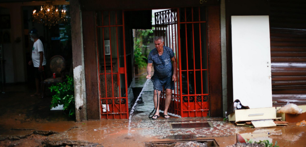 В Бразилии наводнения и оползни убили 63 человека