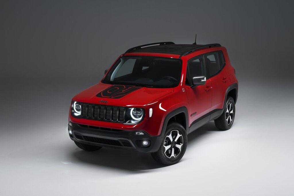 Гібридний Jeep Renegade Plug-in Hybrid здатний подолати на електротязі до 50 км