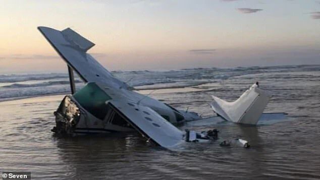 "Відчинили двері, коли літак падав": пілот розповів про диво-порятунок під час авіакатастрофи