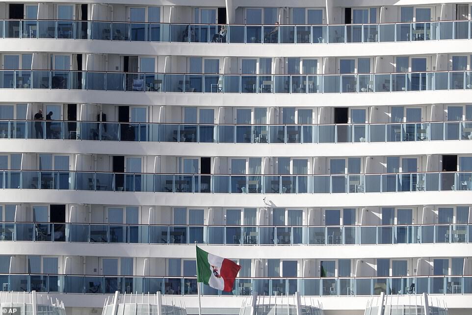 В Италии из-за угрозы коронавируса заблокировали круизный лайнер Costa Smeralda