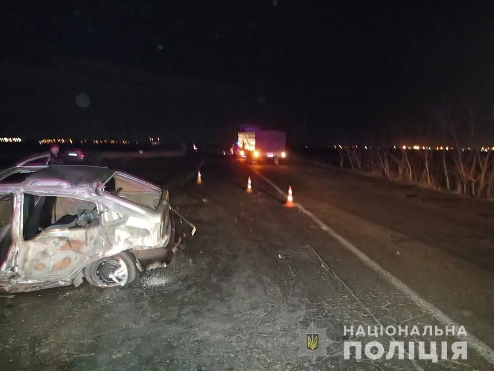 Легковушка и грузовик устроили смертельное ДТП на окраине Одессы