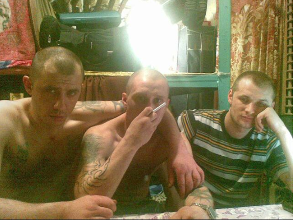 Тимур Евтушенко (справа) в тюрьме