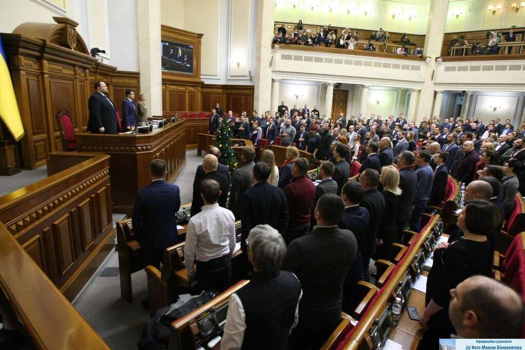 "Мінімум 100 тисяч": зарплати нардепів запропонували радикально підвищити